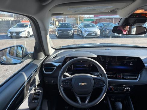 Used 2025 Chevrolet TrailBlazer LT image 32