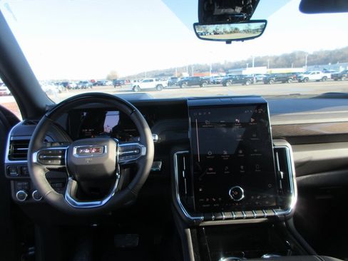 New 2026 GMC Yukon XL Elevation image 16