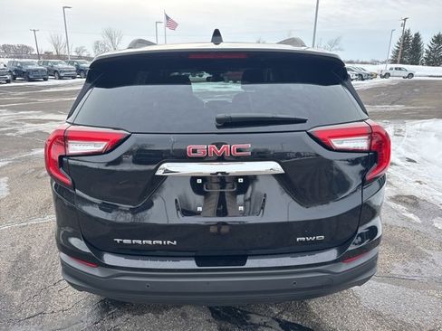 Used 2023 GMC Terrain SLE w/ Driver Convenience Package image 4