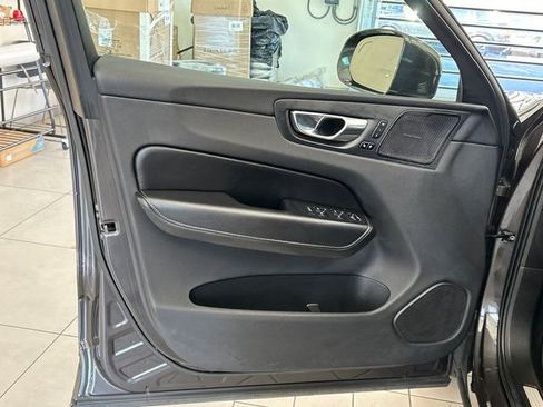 Certified 2022 Volvo XC60 B5 Inscription w/ Climate Package image 9