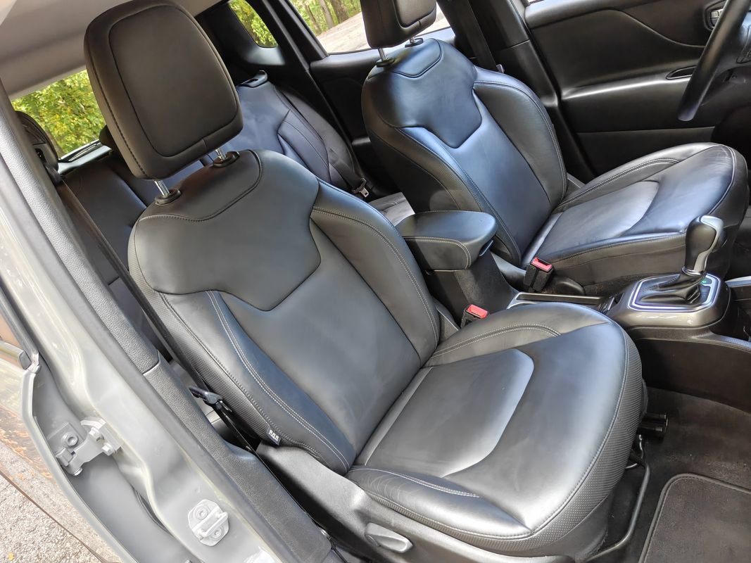 Used 2021 Jeep Renegade Limited AWD/4WD image 15