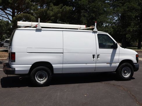 Used 2012 Ford E-250 and Econoline 250 w/ Commercial Cargo Van Pkg RWD image 4