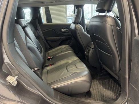 Used 2019 Jeep Cherokee Trailhawk image 23