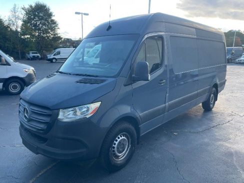 Used 2019 Mercedes-Benz Sprinter 170 image 4