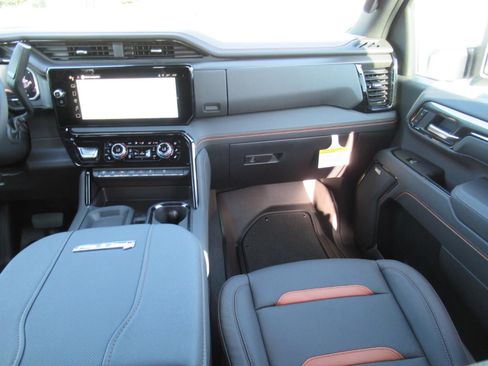 New 2026 GMC Sierra 2500 AT4 w/ AT4 Premium Plus Package AWD/4WD image 18