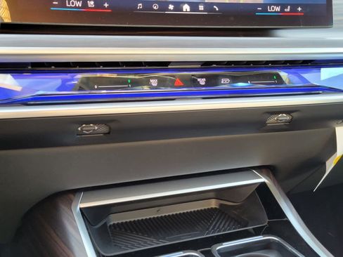 New 2025 BMW 740i 740i image 8