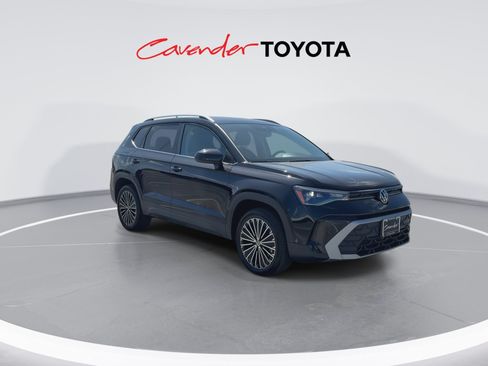 Used 2026 Volkswagen Taos SE FWD image 2
