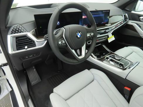 New 2026 BMW X5 sDrive40i w/ Premium Package image 9