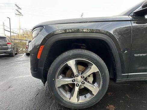 Used 2023 Jeep Grand Cherokee Limited w/ Luxury Tech Group II image 21