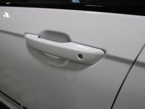 Used 2023 Jeep Grand Cherokee Limited w/ Black Appearance Package image 17