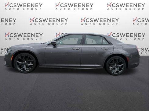 Used 2023 Chrysler 300 Touring L RWD image 2