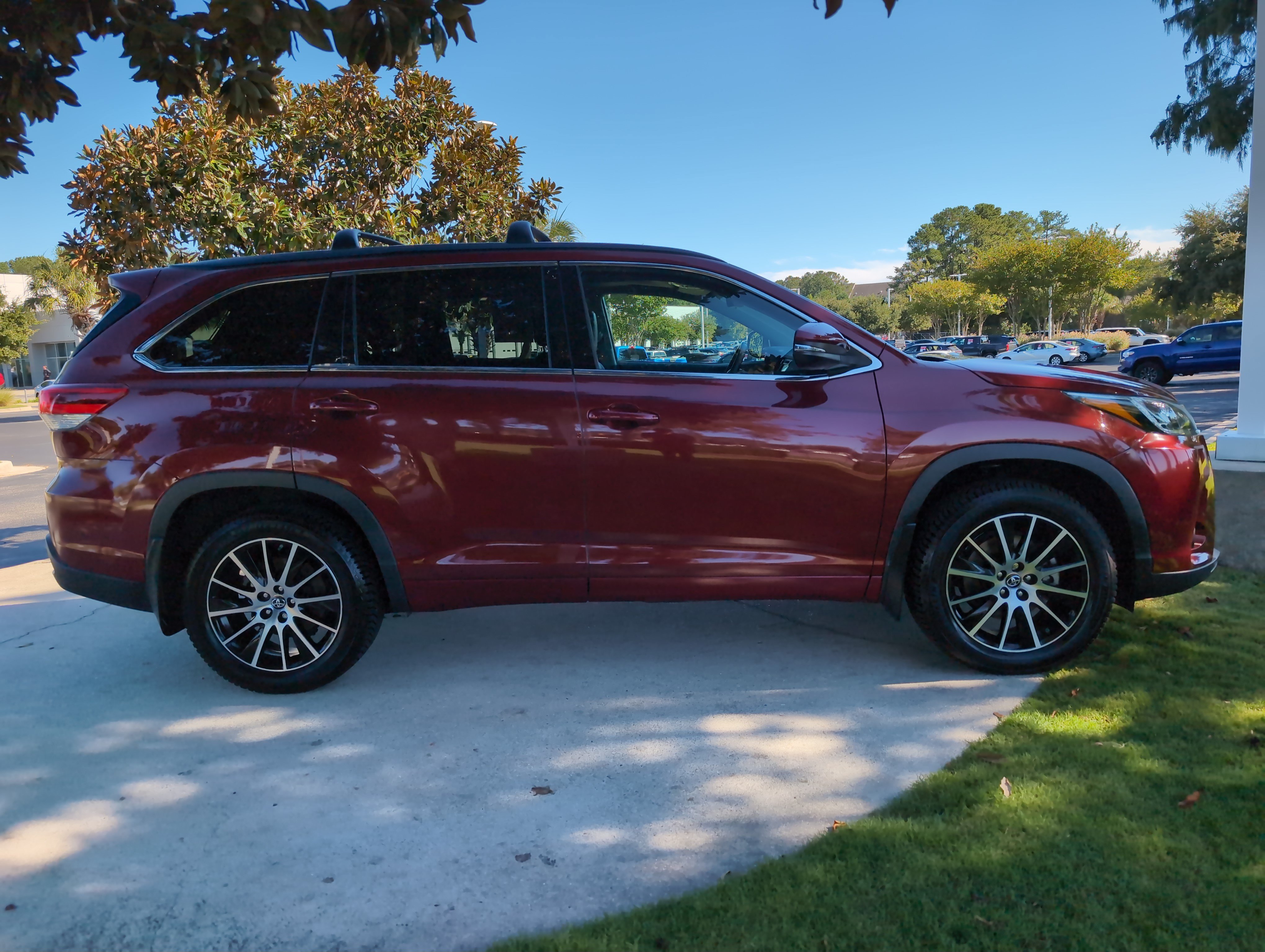 Used 2018 Toyota Highlander SE AWD/4WD image 11