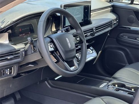 New 2025 Lincoln Corsair Grand Touring w/ Towing Package image 17