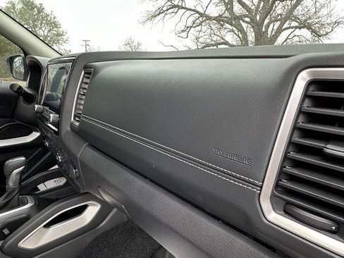 Used 2024 Nissan Frontier SV w/ Technology Package image 12