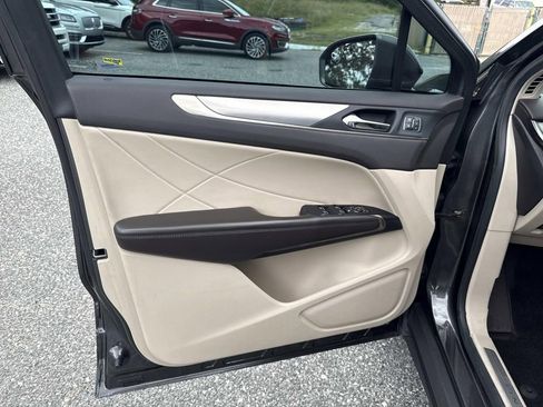 Used 2017 Lincoln MKC Premiere image 18