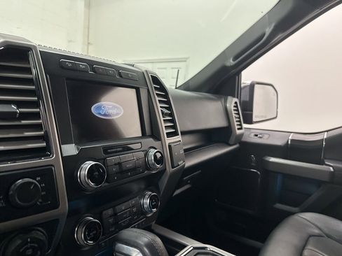 Used 2019 Ford F150 Platinum w/ Equipment Group 701A Luxury image 34