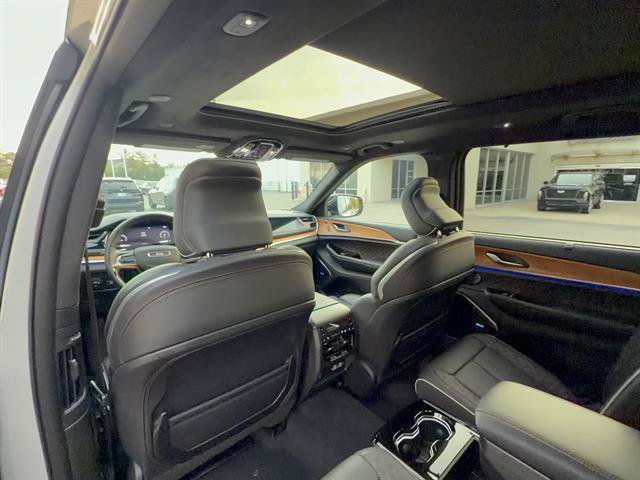 Used 2023 Jeep Grand Cherokee L Summit AWD/4WD image 27
