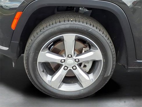 Used 2022 Jeep Grand Cherokee L Limited image 27