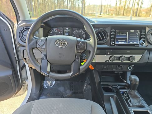 Used 2022 Toyota Tacoma SR w/ SR Convenience Package image 17