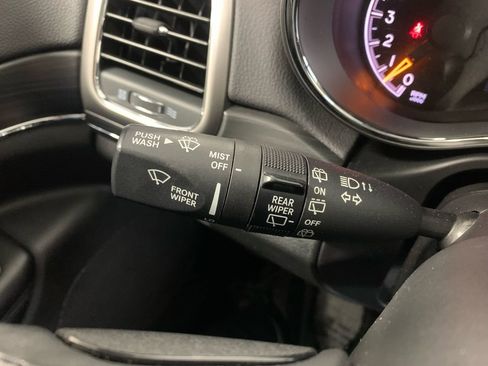 Used 2019 Jeep Grand Cherokee Limited w/ Luxury Group II image 38