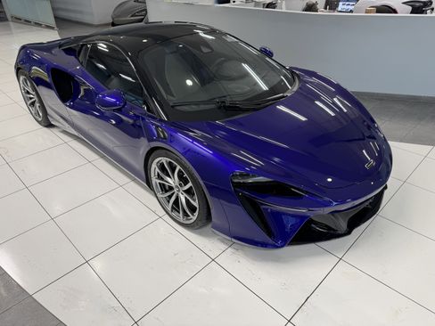 Used 2023 McLaren Artura image 6