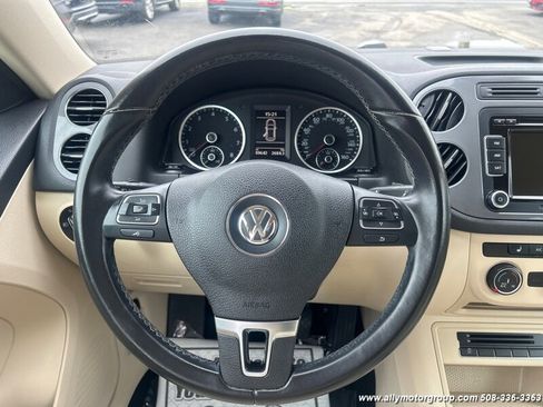 Used 2014 Volkswagen Tiguan SE image 16