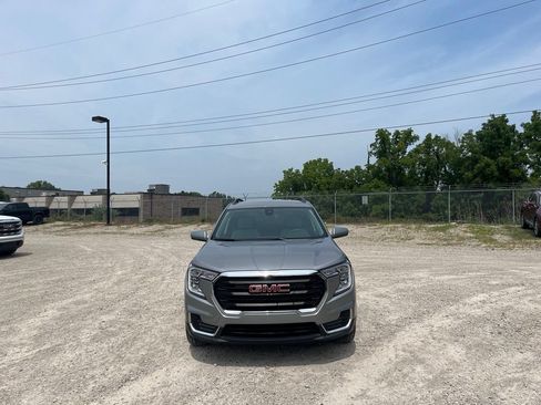 Used 2023 GMC Terrain SLE w/ Driver Convenience Package FWD image 3