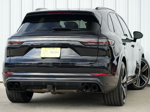 Used 2021 Porsche Cayenne Turbo S image 5