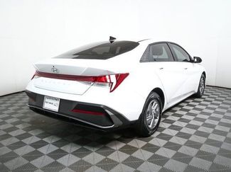 New 2026 Hyundai Elantra SE video 3