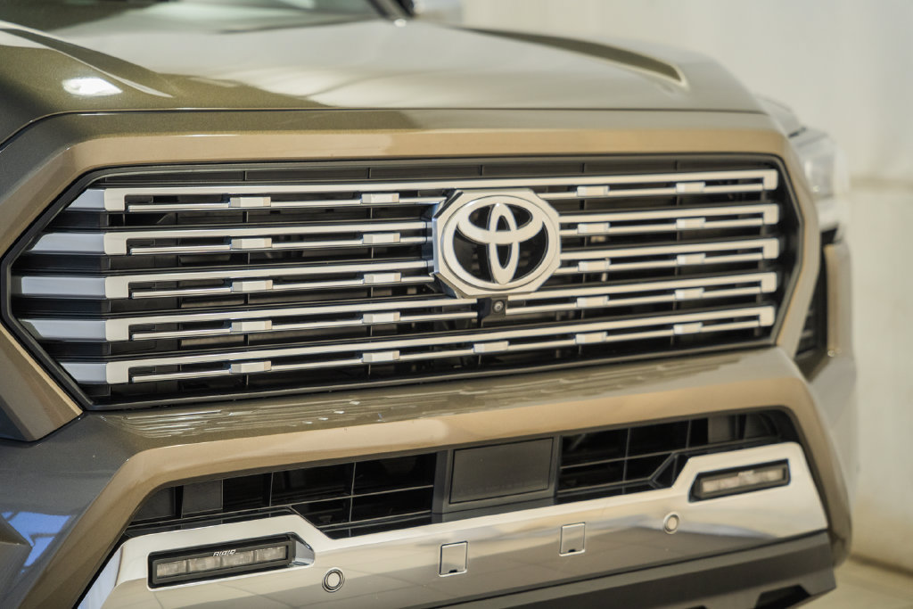 Certified 2025 Toyota Tacoma Limited AWD/4WD image 11