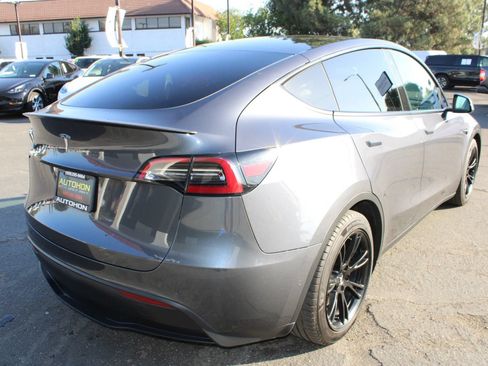 Used 2022 Tesla Model Y Performance AWD/4WD image 34