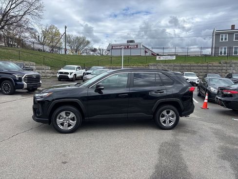 Used 2025 Toyota RAV4 XLE AWD/4WD image 4