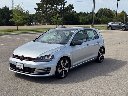 Used 2017 Volkswagen GTI SE FWD image 32