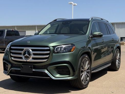 Used 2026 Mercedes-Benz GLS 580 4MATIC image 2