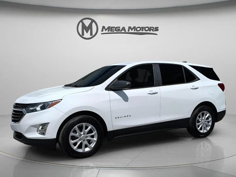 Used 2020 Chevrolet Equinox LS FWD image 2