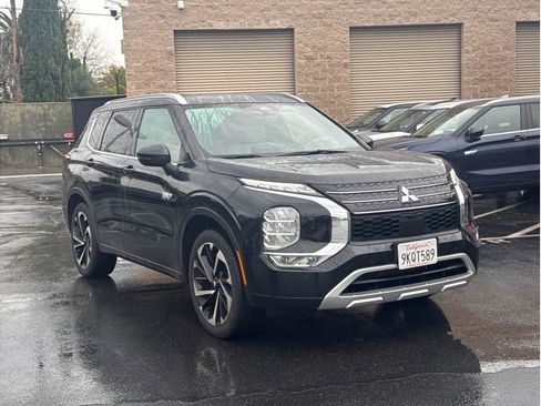 Used 2023 Mitsubishi Outlander SEL image 3