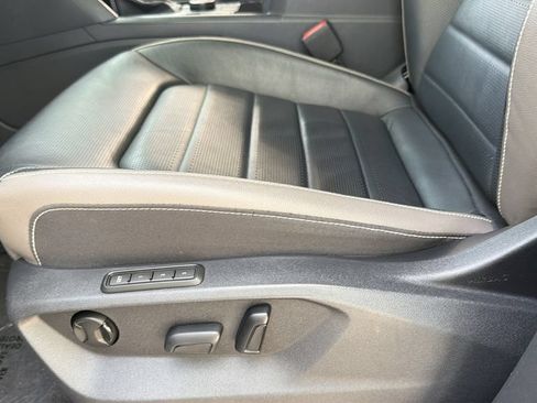 Used 2022 Volkswagen Atlas Cross Sport SEL Premium R-Line AWD/4WD image 18