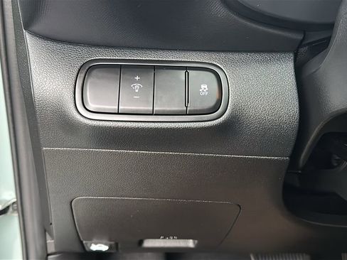 Used 2025 Hyundai Venue SEL FWD image 21