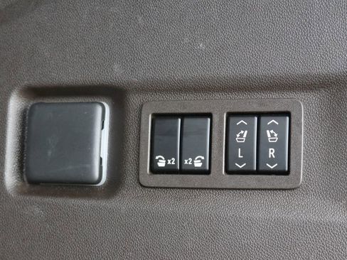 Used 2021 GMC Yukon XL SLT w/ SLT Premium Package image 29