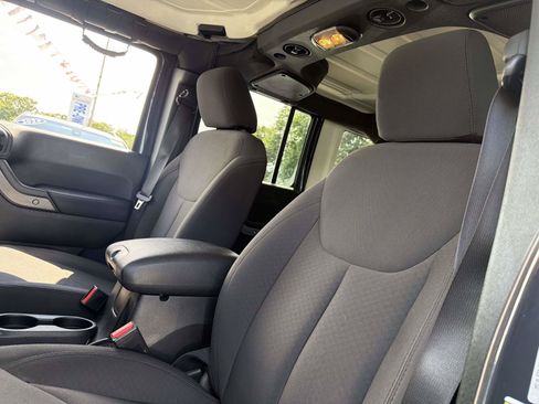 Used 2018 Jeep Wrangler Unlimited Sport S AWD/4WD image 10