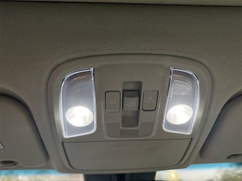 Used 2019 Kia Niro EX Premium w/ Sunroof Package image 19