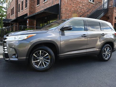 Used 2017 Toyota Highlander XLE FWD image 50