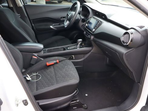 Used 2022 Nissan Kicks SV FWD image 16
