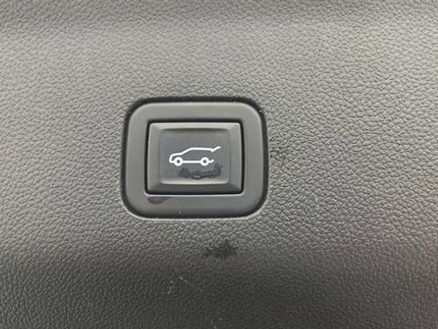 Used 2024 GMC Yukon XL Denali AWD/4WD image 30