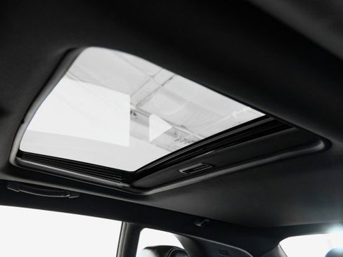 Used 2009 Dodge Challenger SRT8 image 25