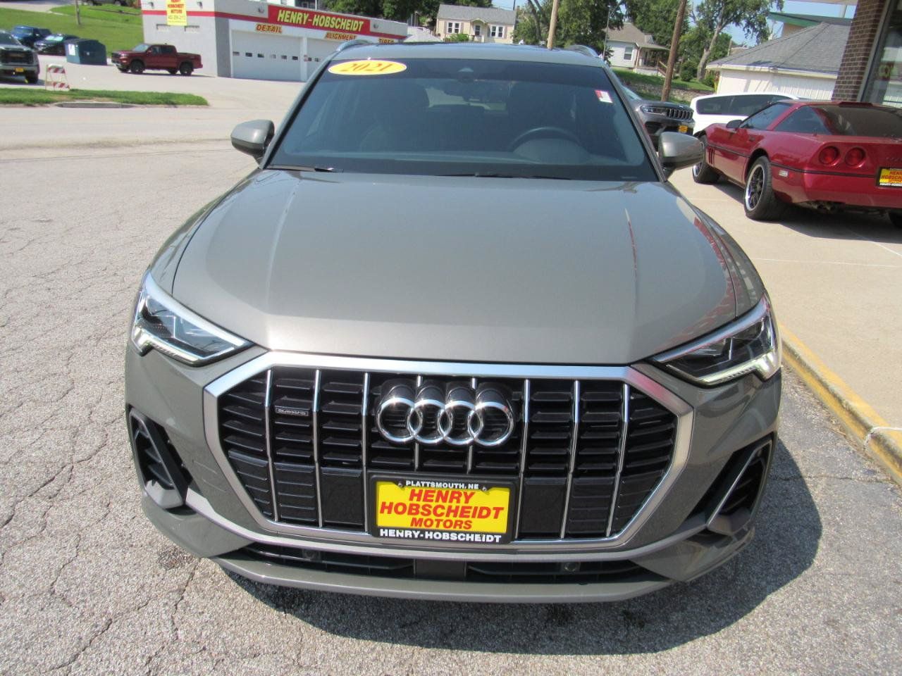 Used 2021 Audi Q3 2.0T Premium Plus w/ Premium Plus Package AWD/4WD image 2