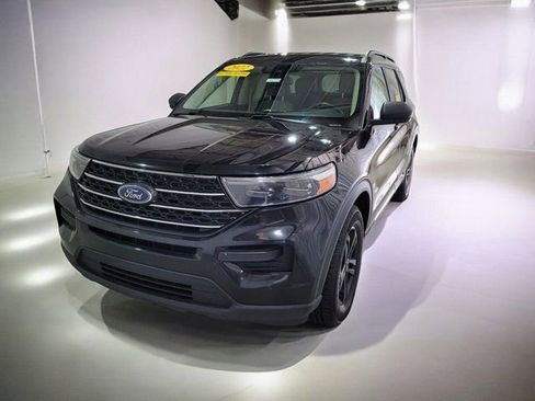 Used 2022 Ford Explorer XLT image 13
