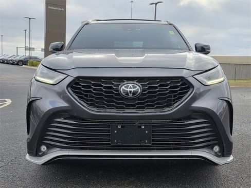 Used 2024 Toyota Highlander XSE image 2