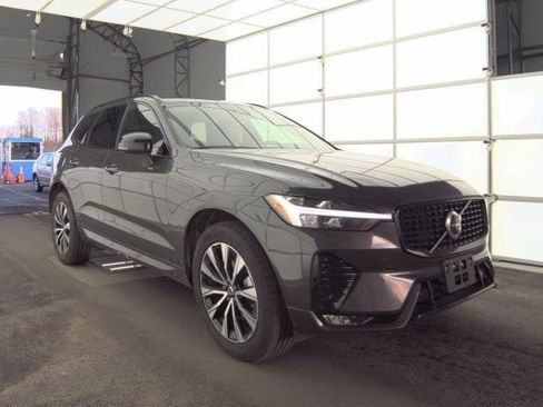 Certified 2025 Volvo XC60 B5 Core image 4