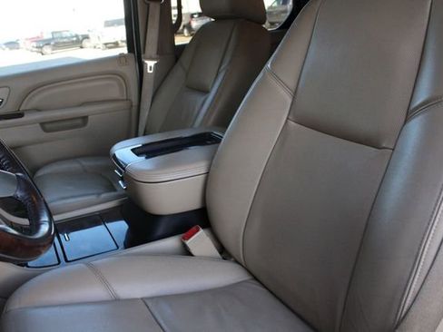 Used 2013 Cadillac Escalade Premium AWD/4WD image 6